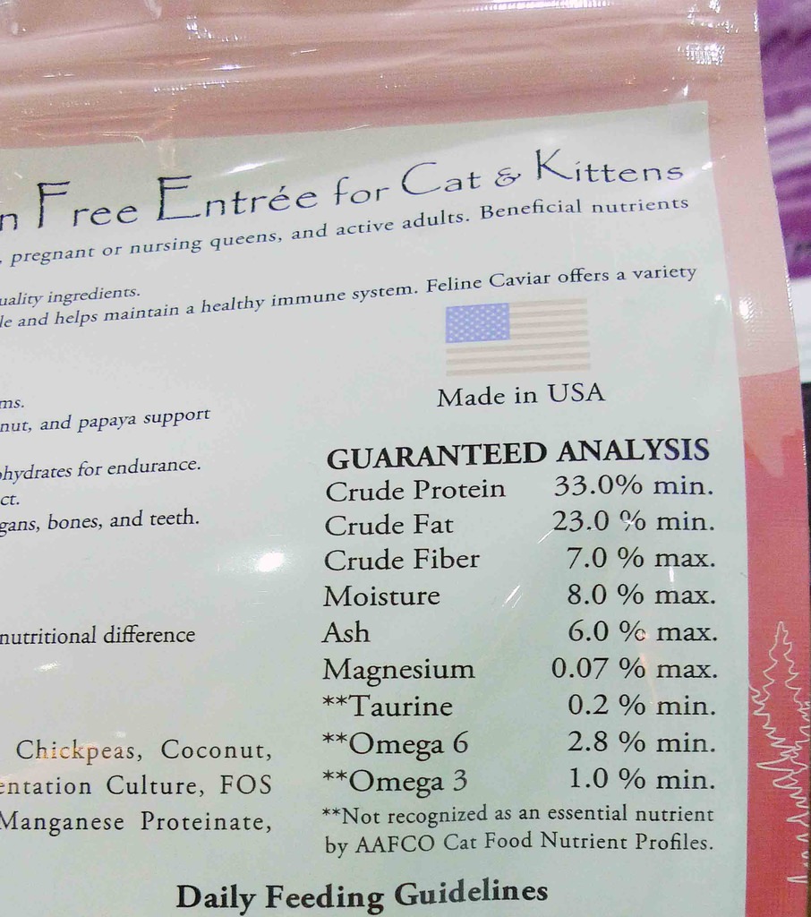 簡愛felinecavier雞肉鮭魚粉包裝袋分析.jpg - 2015南港寵物展